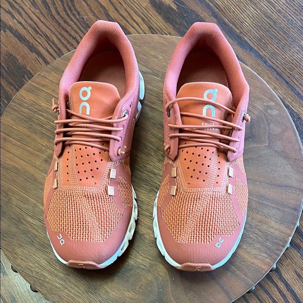 On Running Cloud Chili/Rust Sneakers